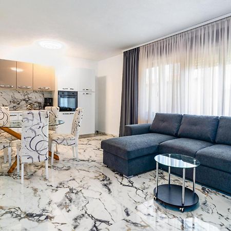 Amazing Apartment In Podstrana With Wifi 외부 사진