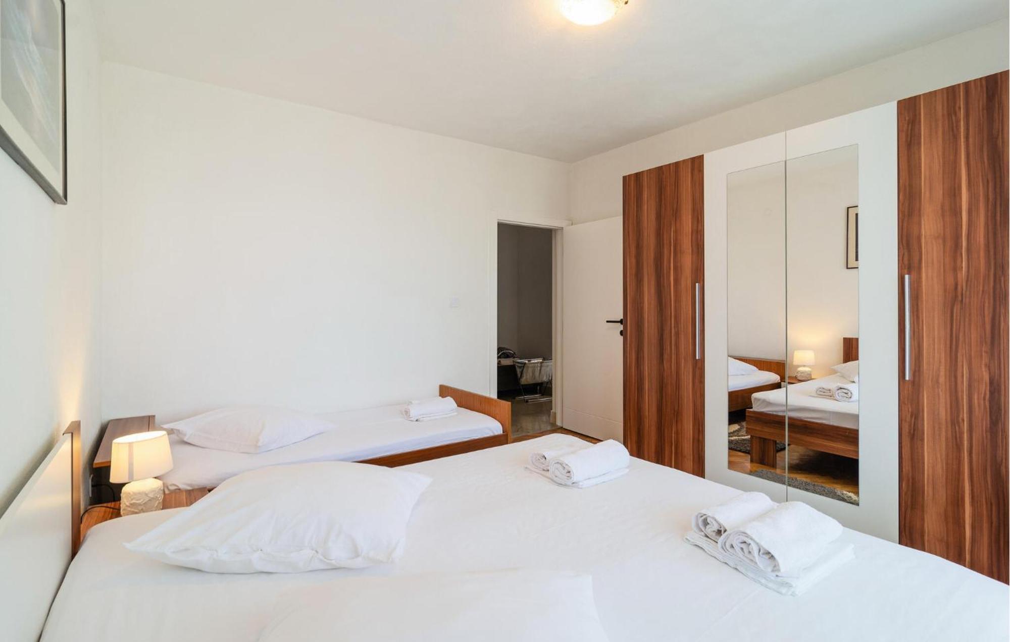 Amazing Apartment In Podstrana With Wifi 외부 사진